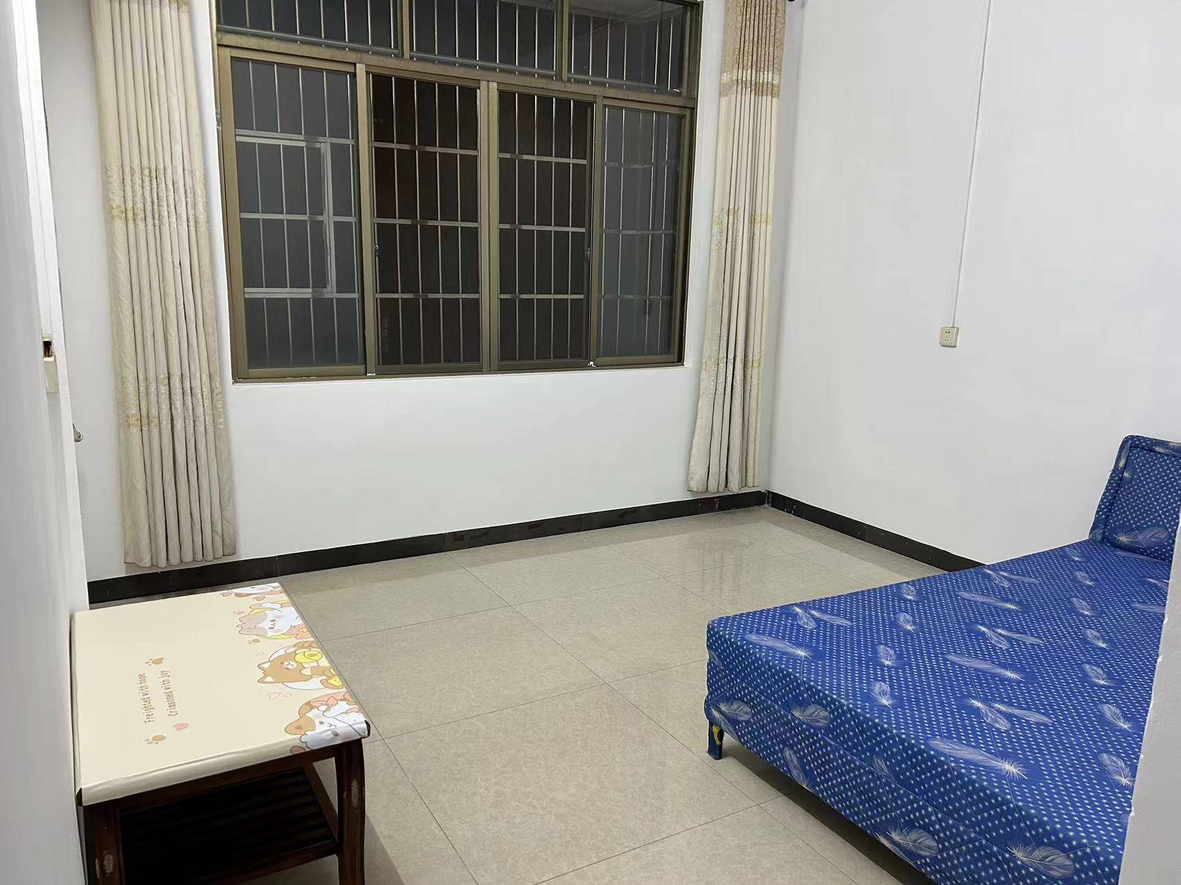 鸿发附近，银河街单间，400/月（3）